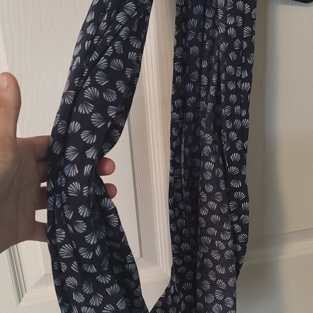 Old Navy Printed Infinity Scarf - Picture 2 of 3
